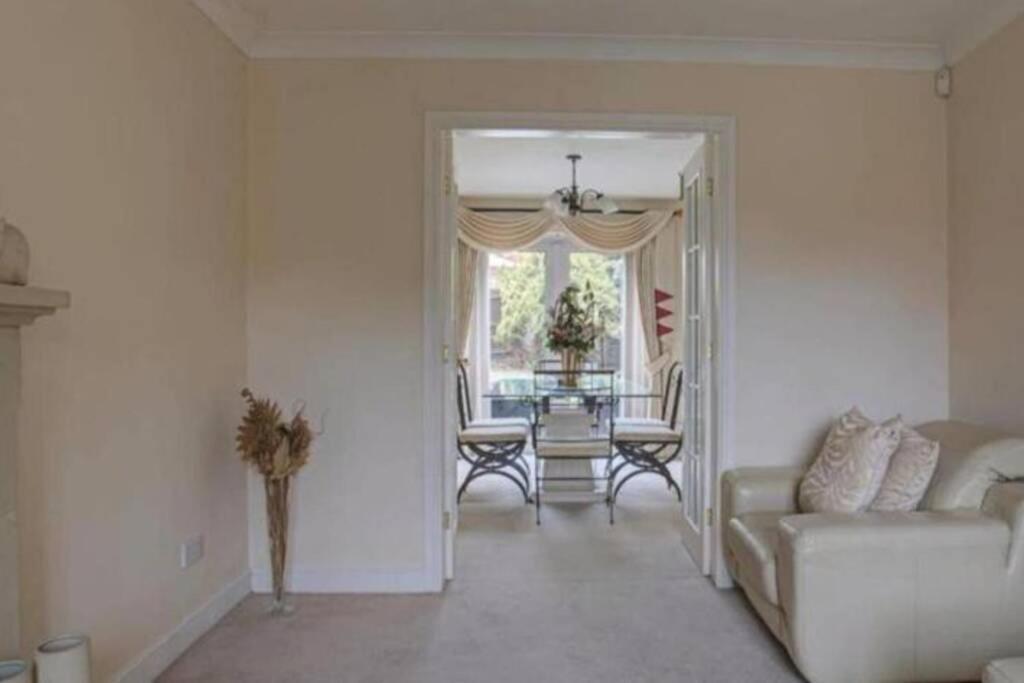 Luxury 4 Bedroom House Manchester Zewnętrze zdjęcie