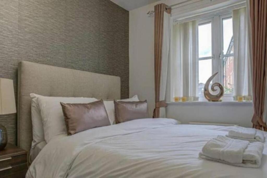 Luxury 4 Bedroom House Manchester Zewnętrze zdjęcie